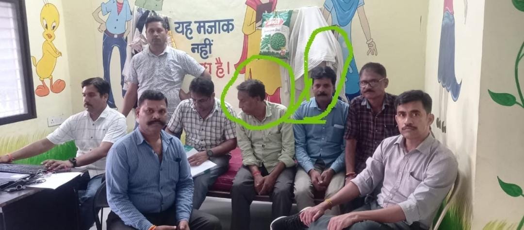 Lokayukta caught bribe taking Panchayat Secretary and associate