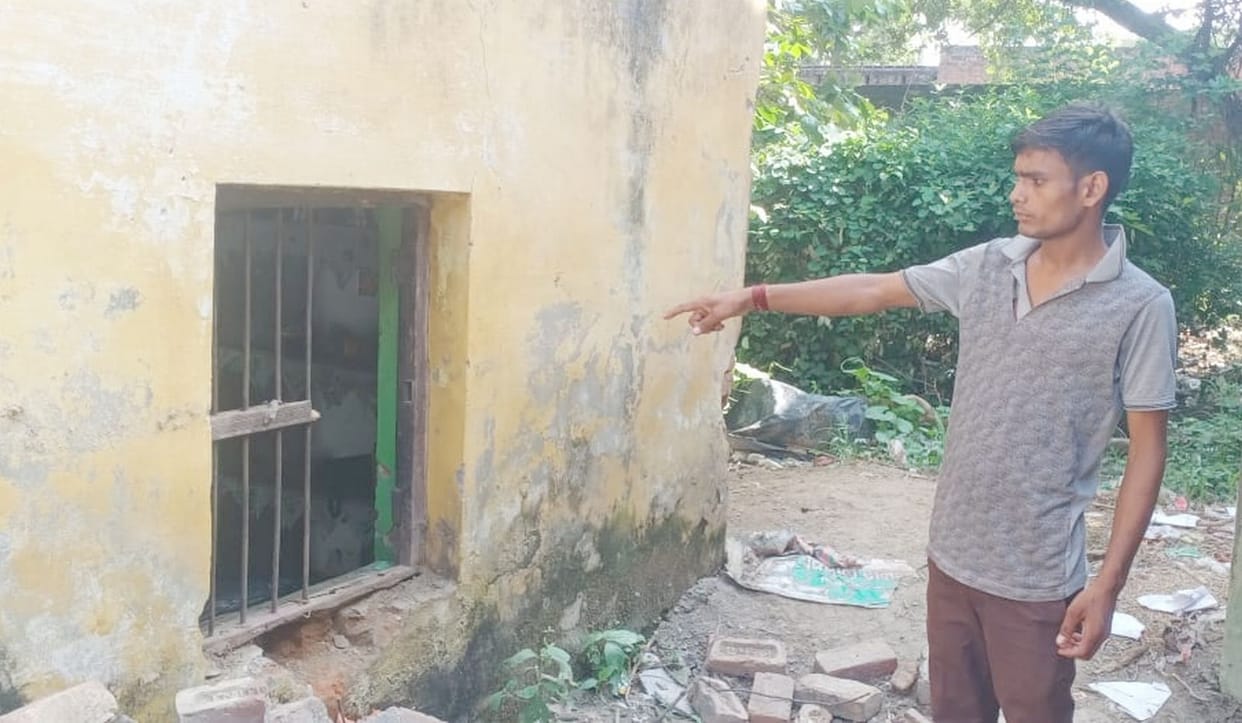 Jewellery worth lakhs and licensed gun stolen from Musajhag's house