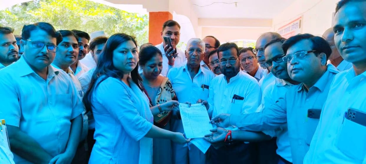 Lawyers angry over murder of female advocate, submitted memorandum