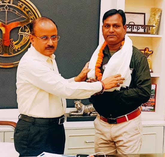 DM honored Intezar Khan for his excellent work