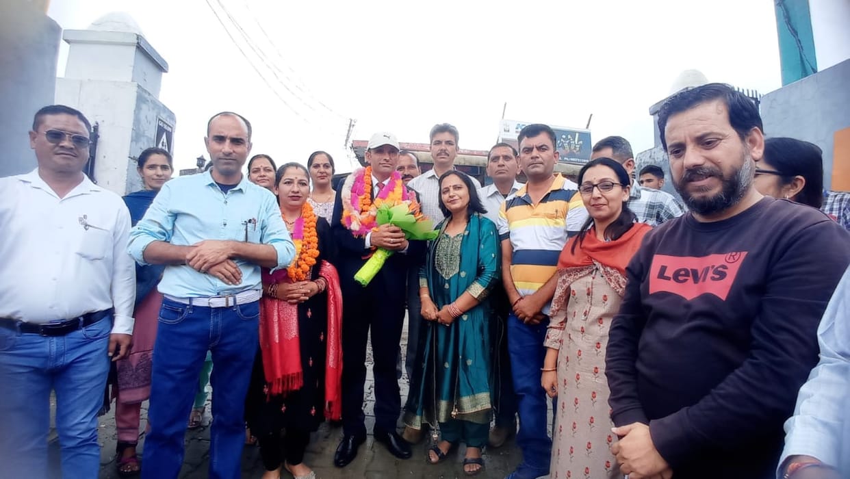 lecturer sanjay sharma welcome in sarahan school