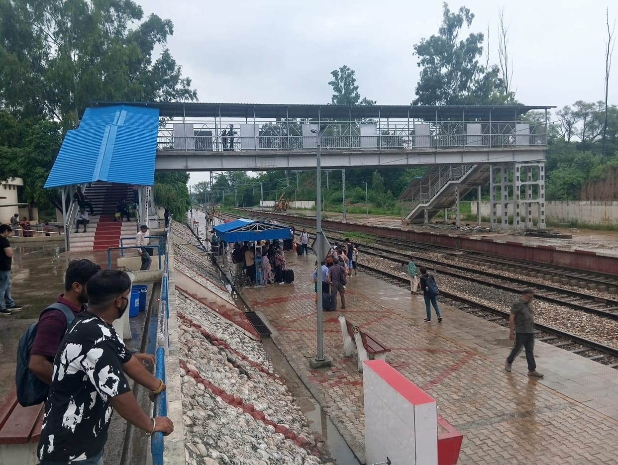 Bailey bridge structure is ready in Rampur, now waiting for a week for traffic