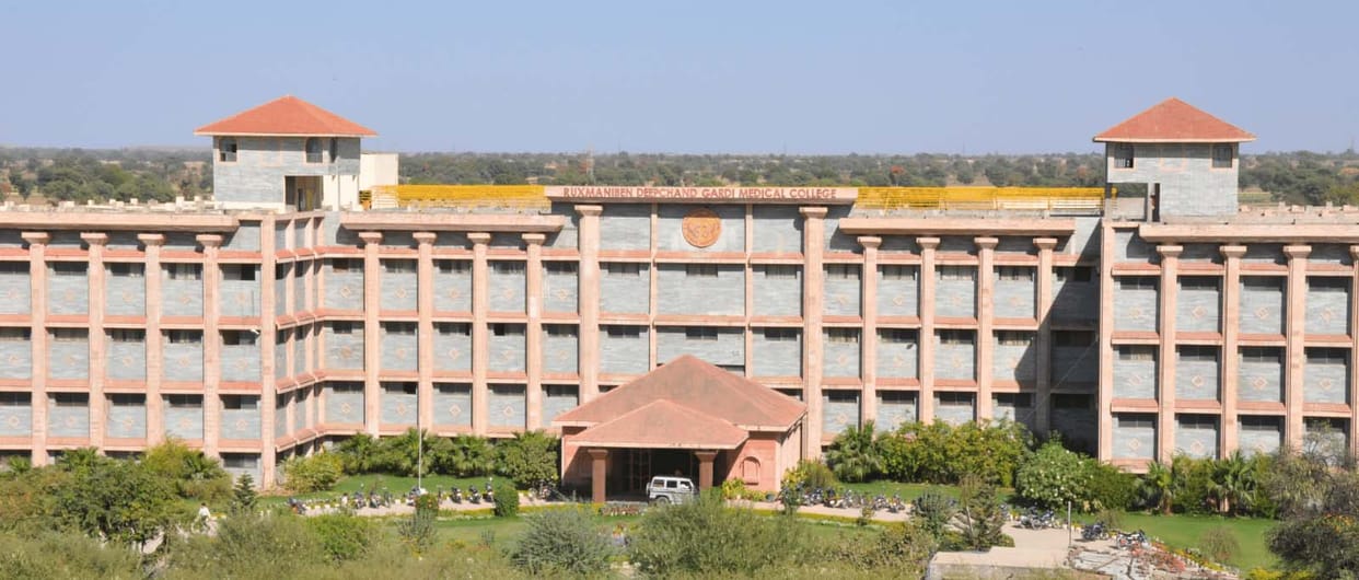 High Court notice to RD Gardi Medical College Medical student deposited Rs 81 lakh