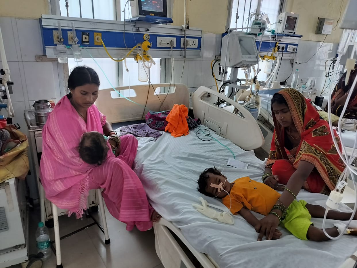 Vomiting, diarrhea and fever outbreak, 20 children admitted
