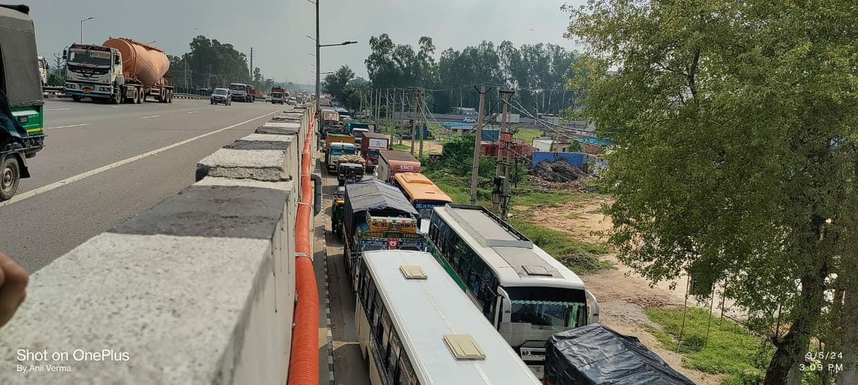 Trouble increases due to jam on service road of Delhi-Jaipur Highway