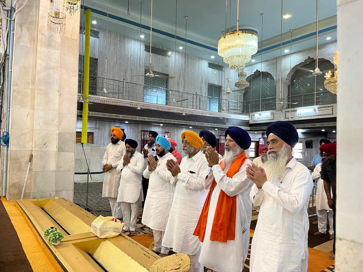 HSGMC chief reached the gurudwara and bowed his head