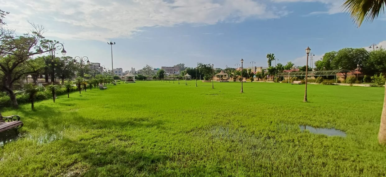 The condition of Subhash Park is deteriorating due to lack of maintenance