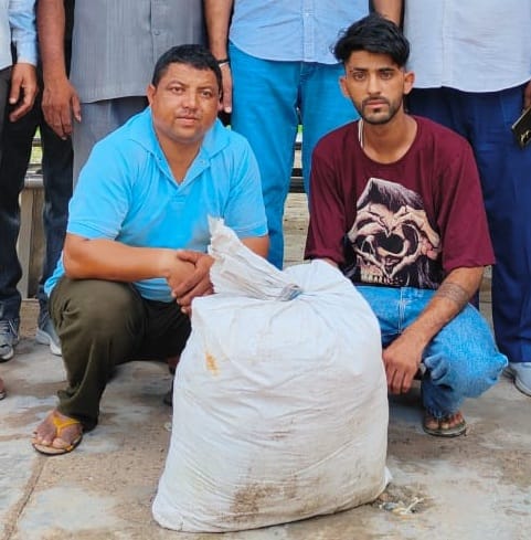 Two smugglers from Himachal arrested