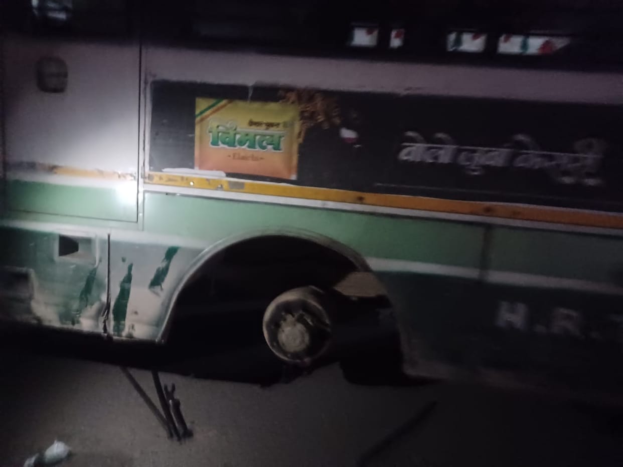 When the tires of the bus were punctured, the driver-conductor's pockets were empty for repairs.