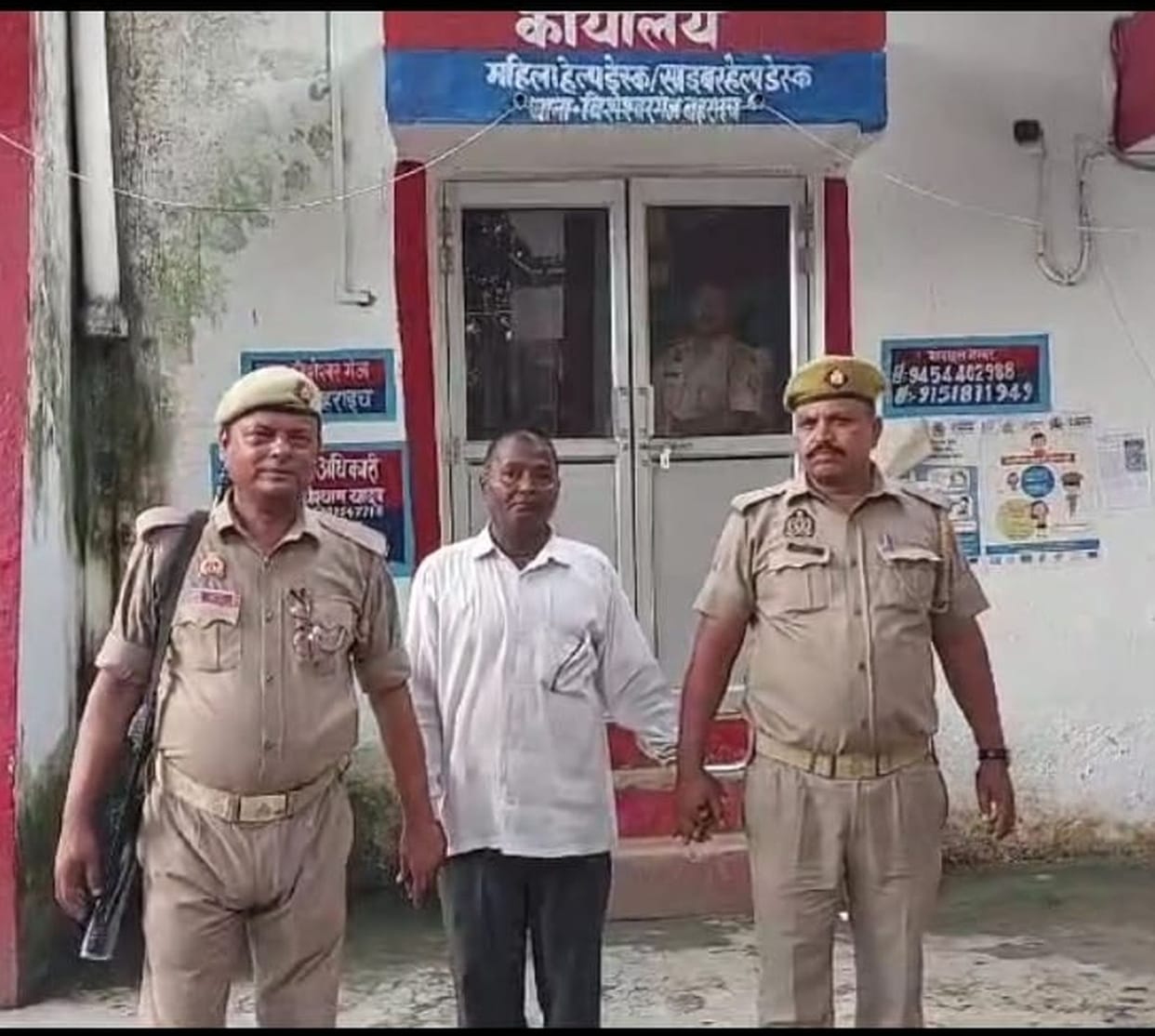 Accountant caught taking bribe of three thousand rupees