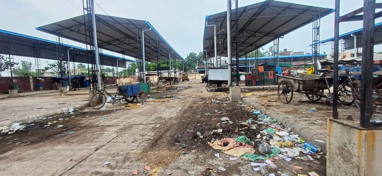 A pile of garbage in Dina's vegetable market