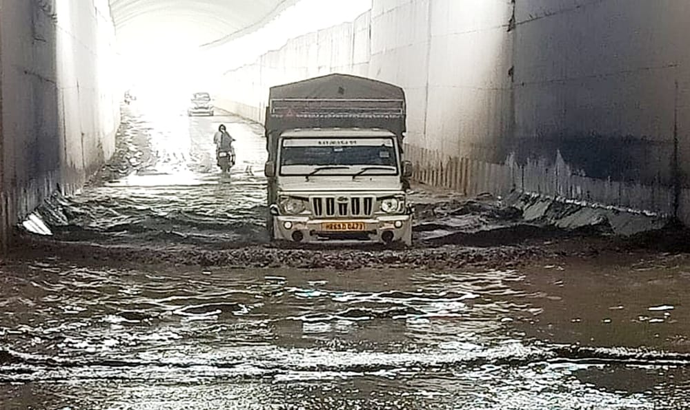 Rain water filled in Rajlugarhi railway underpass, traffic disrupted