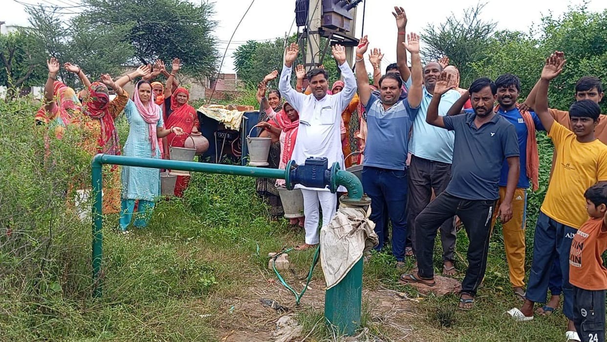 Drinking water supply is not being done for eight days, villagers raised slogans