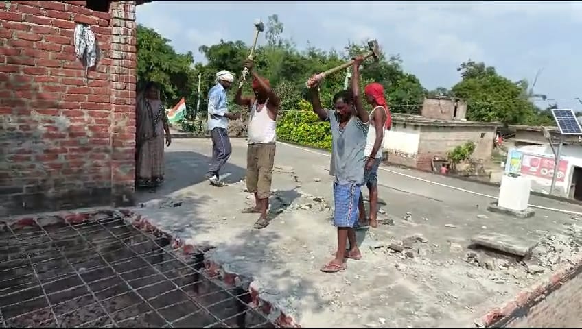 Cutting started again in Saryu, houses washed away in the river