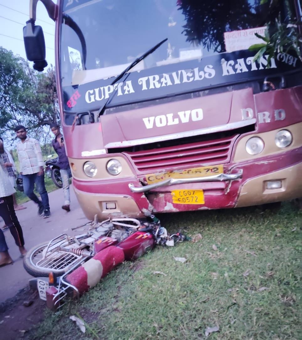 Damoh A bus hit the bike riders who were carrying Chok Laddoos, two died and the third is serious