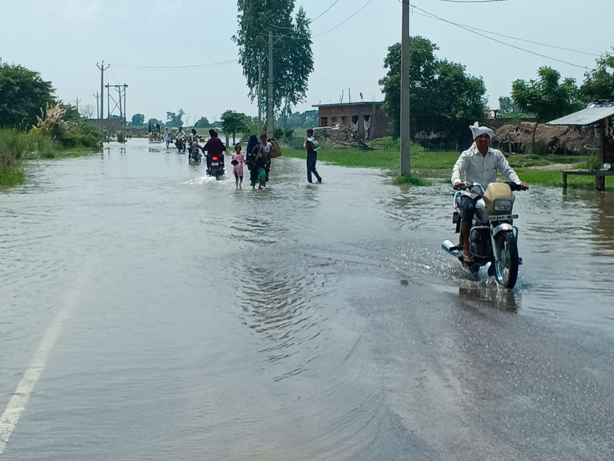 Water increased on Shamshabad Highway in Farrukhabad area