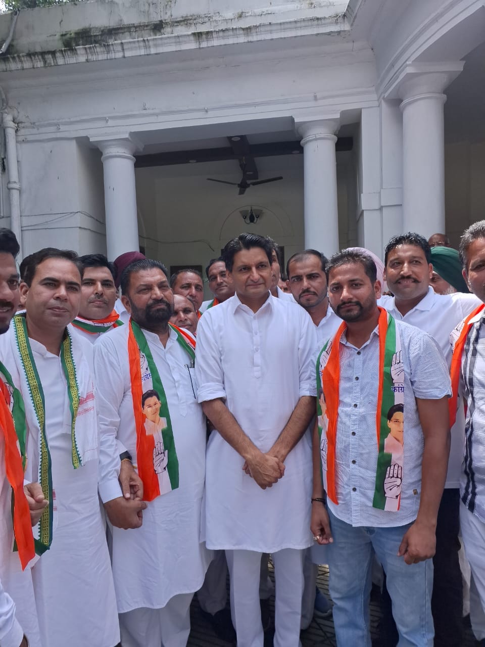 Magghar Singh, who was associated with INLD for 34 years, also left the party and joined Congress.