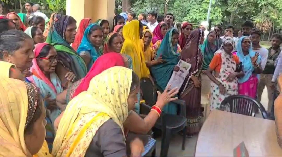 Angry villagers created a ruckus in the police station due to no clue of the missing teenager