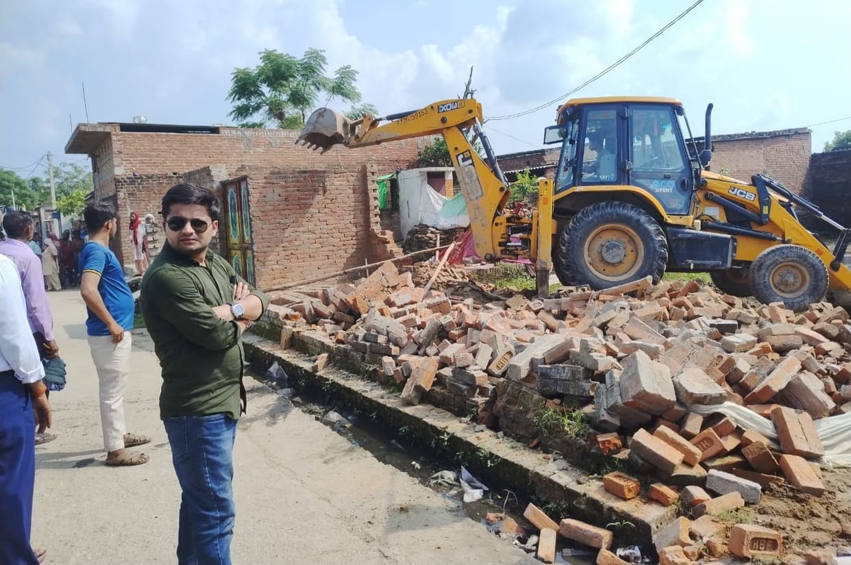 Bulldozer runs on illegal poultry farm in Pilibhit