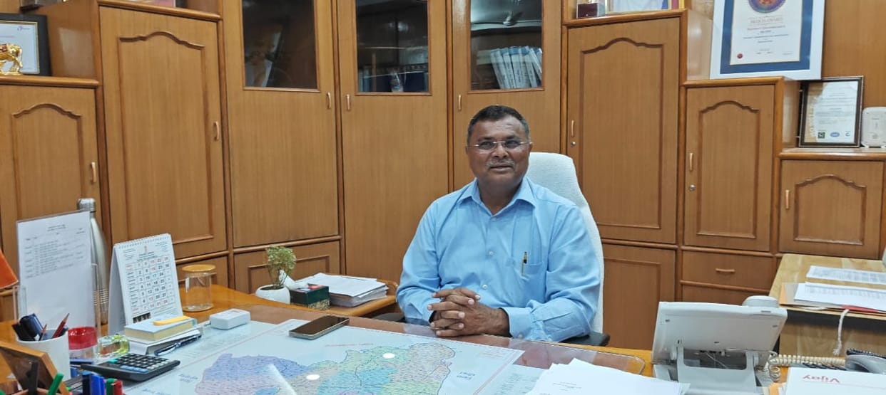 Collector Ram Avtar Meena took charge on the auspicious moment