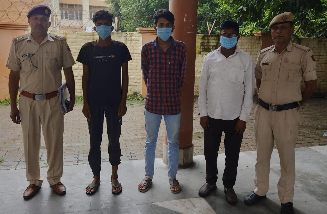 Three arrested including a scrap dealer in case of stealing iron goods