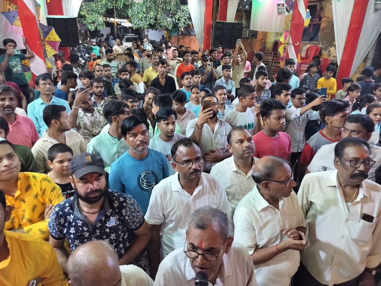Devotees are flocking to worship Vighnaharta
