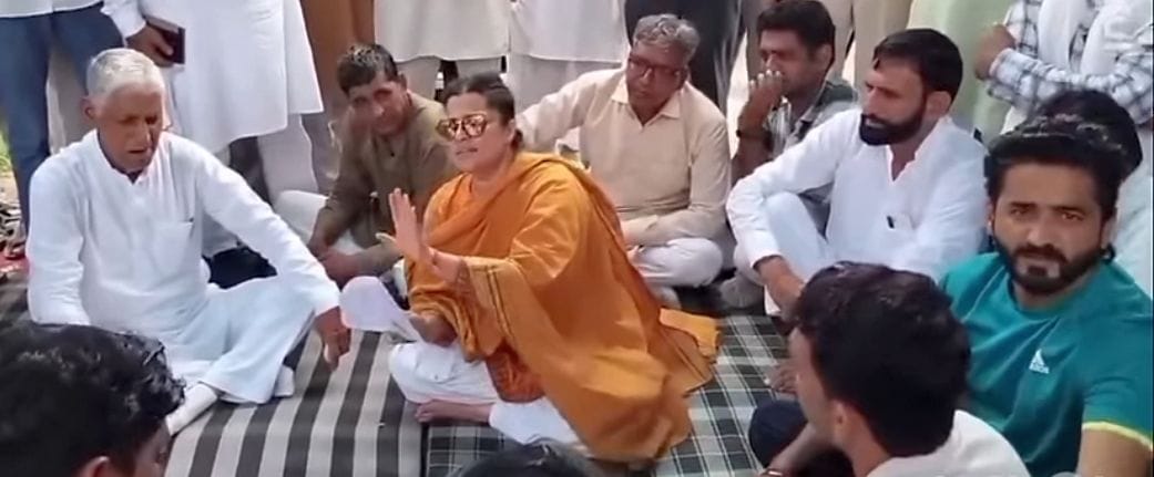 Protest against BJP candidate Shruti Chaudhary in village Isharwal