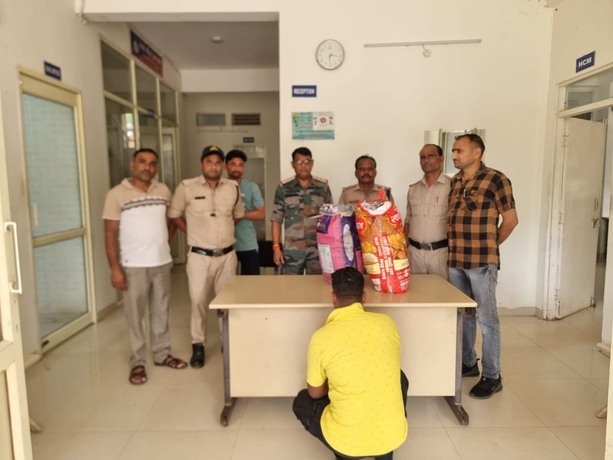 Smuggling of liquor is being done through Activa Scooty in Chhatarpur