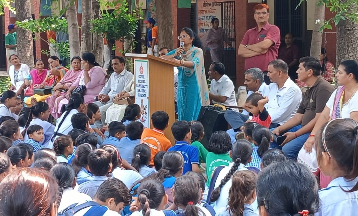 Students showed their skills in Hindi Fortnight Competition