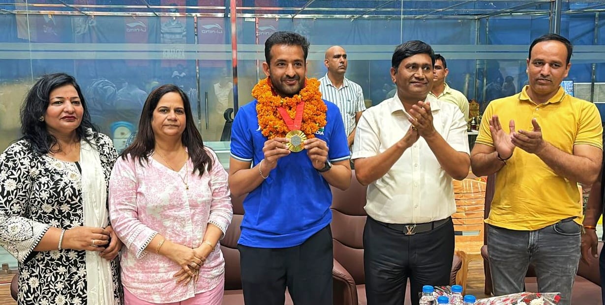 Gold medal winner Nitesh Kumar welcomed