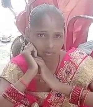 A pickpocket took away the earring near Yakubpur junction