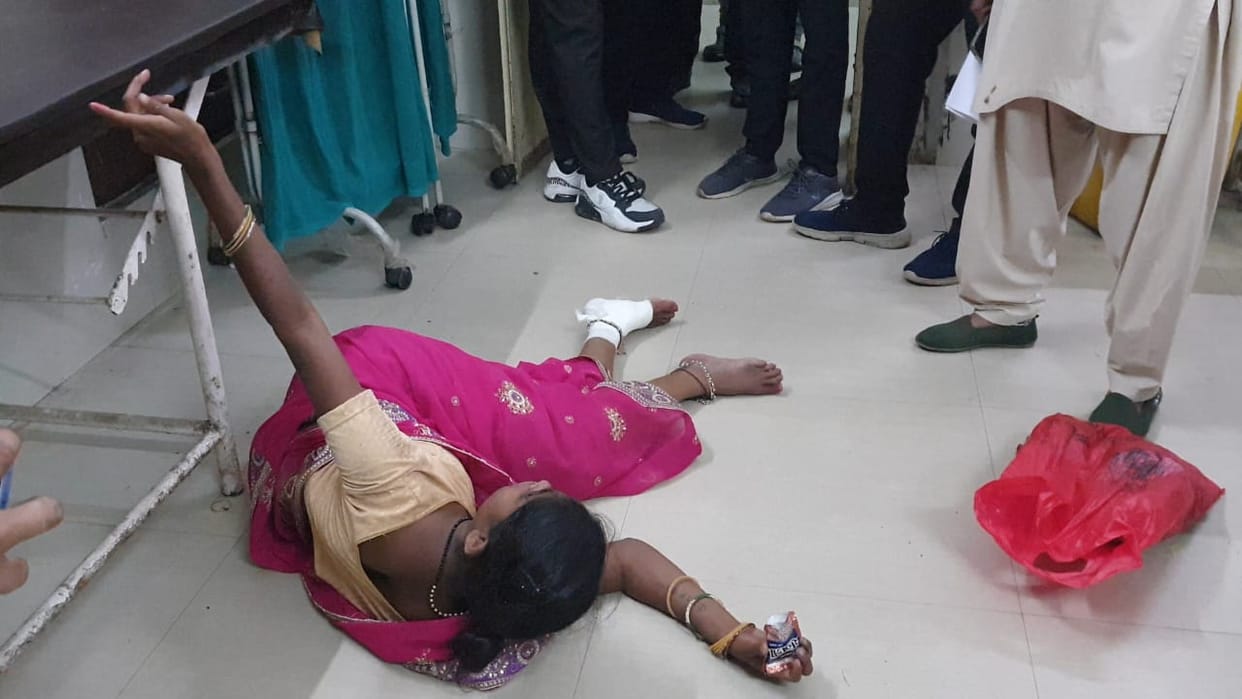 Damoh News Drunk woman created a ruckus in the district hospital abused employees