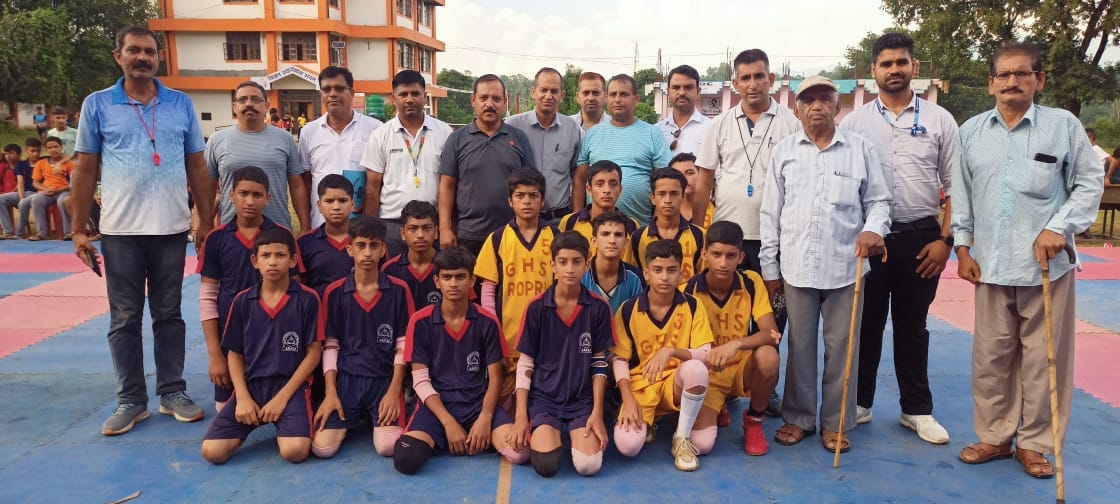 Ropardi school team in final in kabaddi