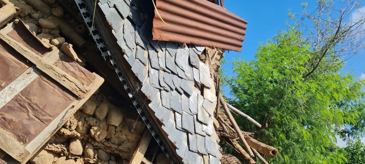 Two storey house collapsed in Lamblu, loss worth Rs 5 lakh