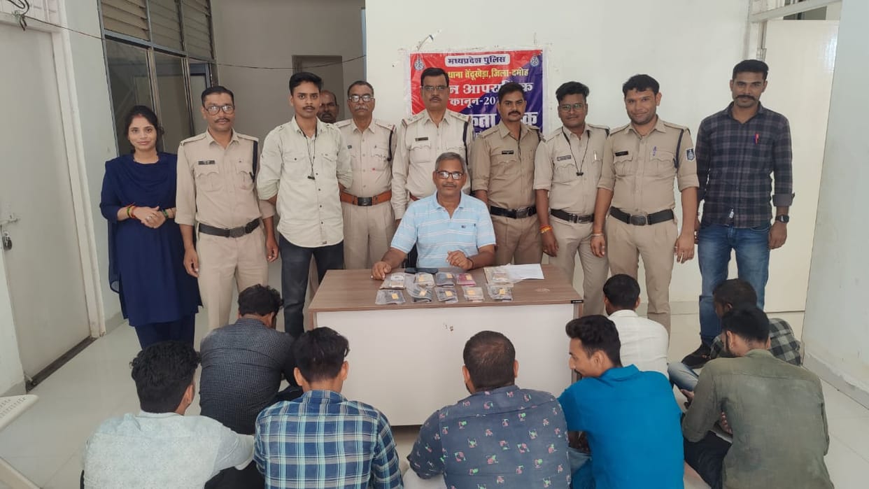 Damoh Gamblers from Jabalpur had set up gambling den in jungles of Damoh police surrounded and caught them
