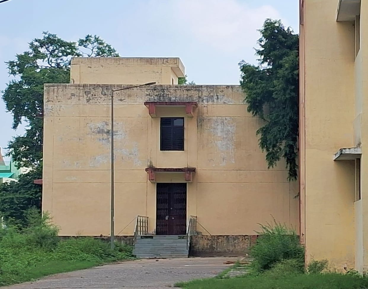 The hostel of the Government Women's Degree College is closed due to lack of warden