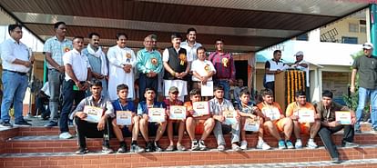 Una News: बंगाणा स्कूल खंड स्तरीय वॉलीबाल में बना चैंपियन Bangana School becomes champion in block level volleyball