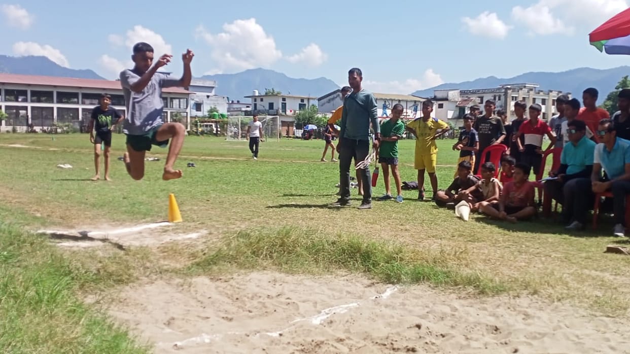 Krishna first in 100 meter race, Soni first in five km race