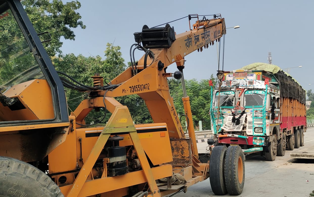 Truck collides with trailer parked at closed crossing, jam occurs