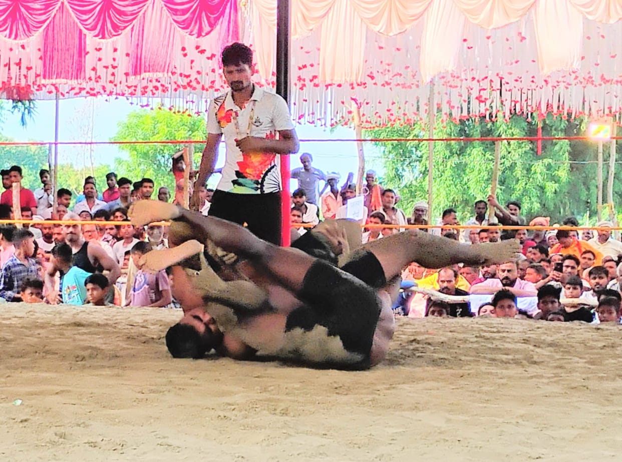 The match between Shivanand of Gorakhpur and Shyam of Jhansi ended in a draw.