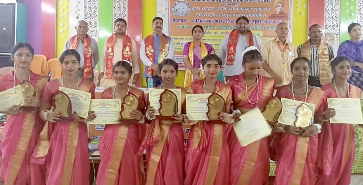 Students of Senani Inter College were winners in national group song competition