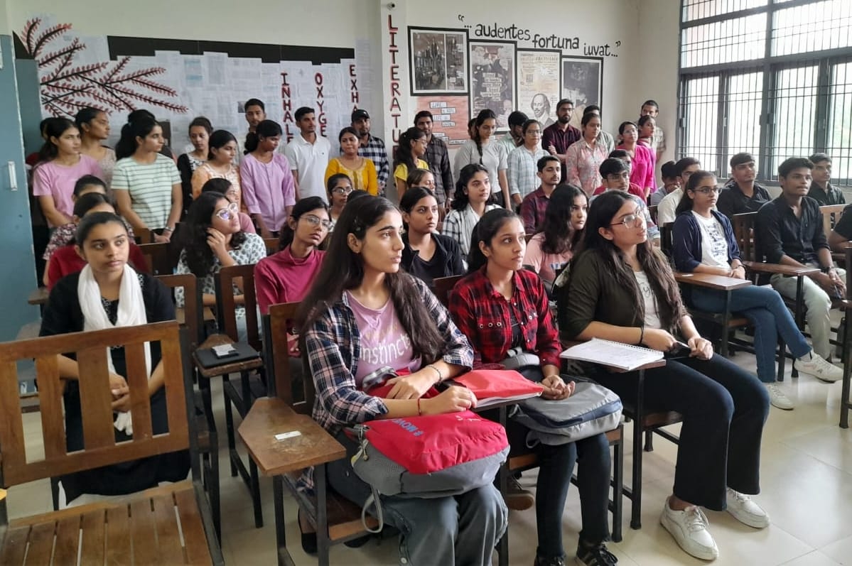 Students should try to make illiterate people literate