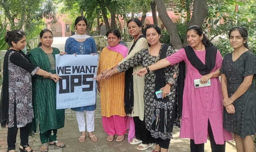 Employees protest against OPS by wearing black badges