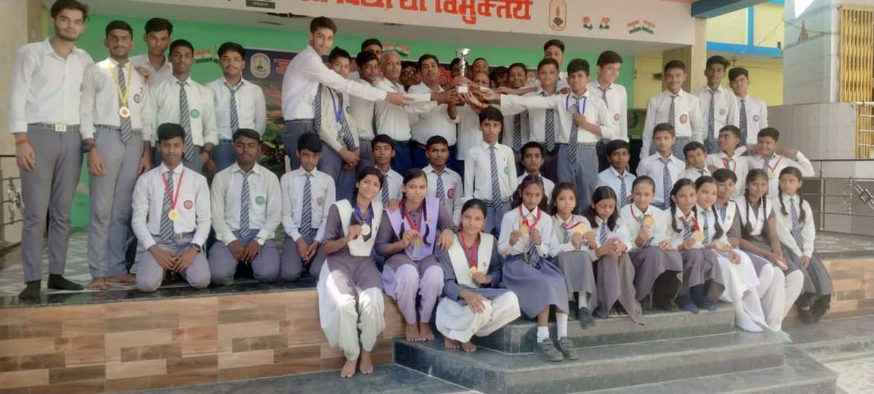 61 students who won gold medals were honoured