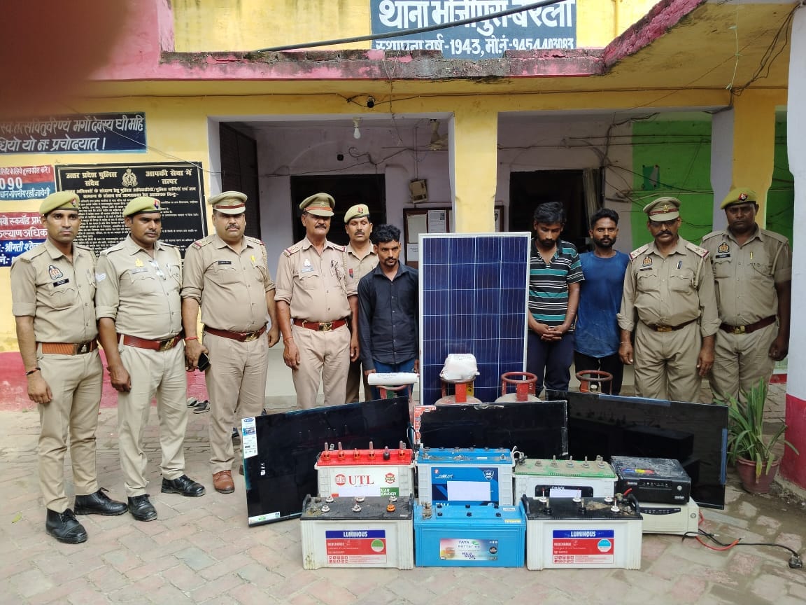 Gang involved in theft in government schools busted