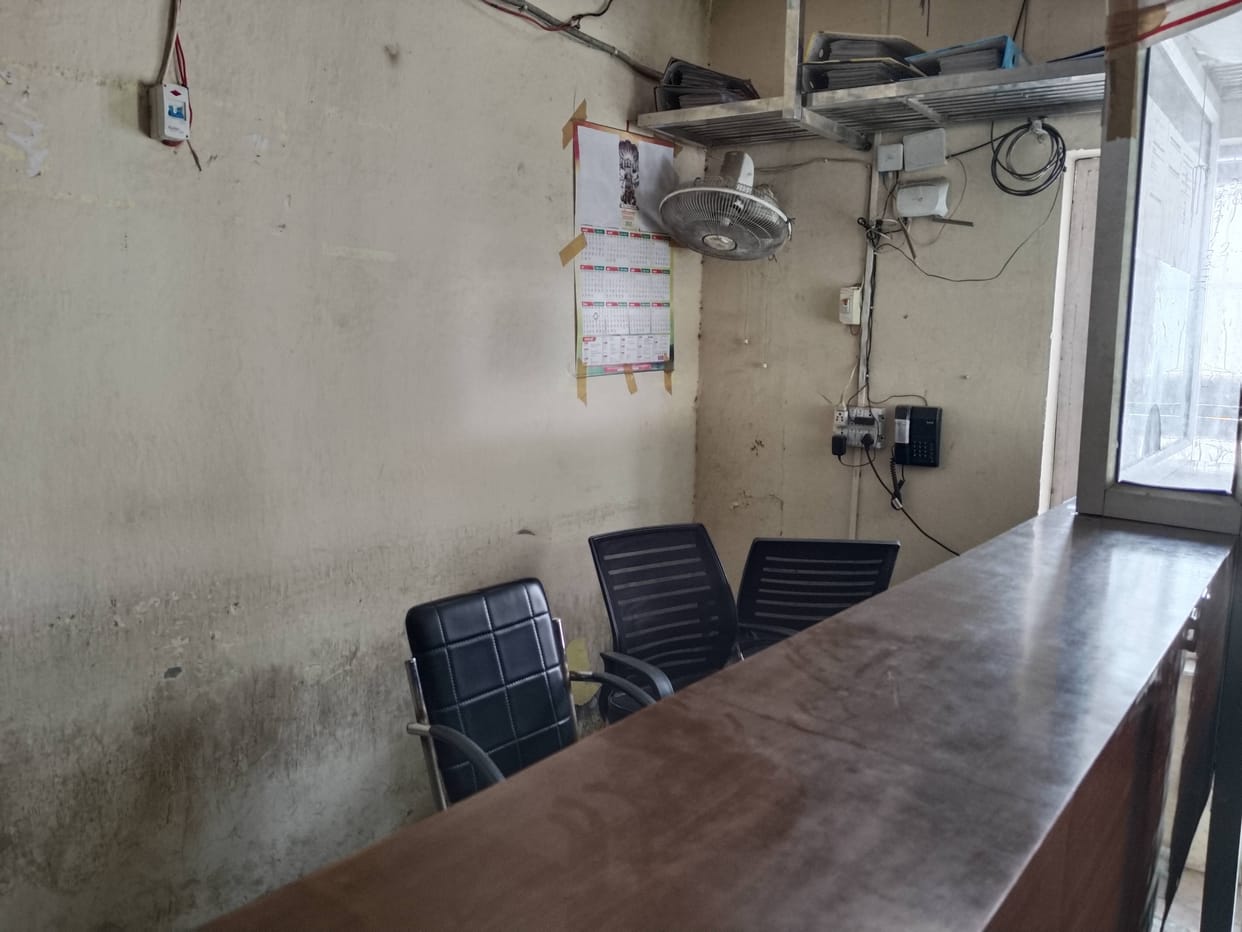 There was electricity failure in the Municipal Council for three hours, work in the House Tax Branch was affected, officers and employees were sitting in the dark.