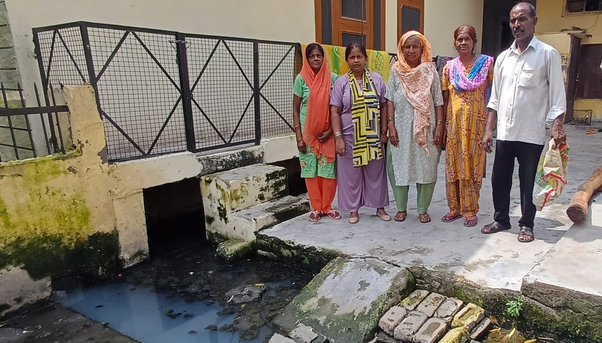 Ten days have passed, waterlogging remains the same