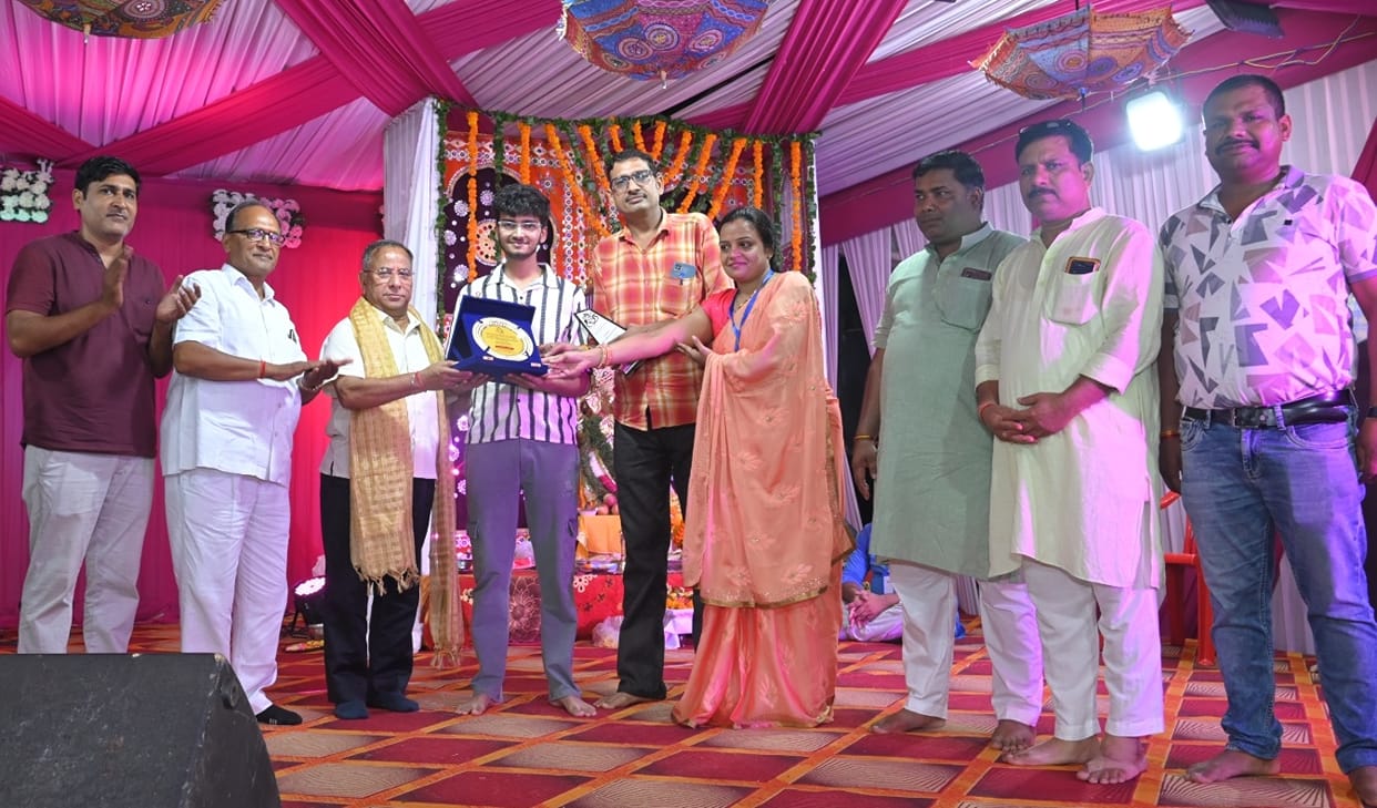 8 meritorious students honored in Ganesh Utsav ceremony