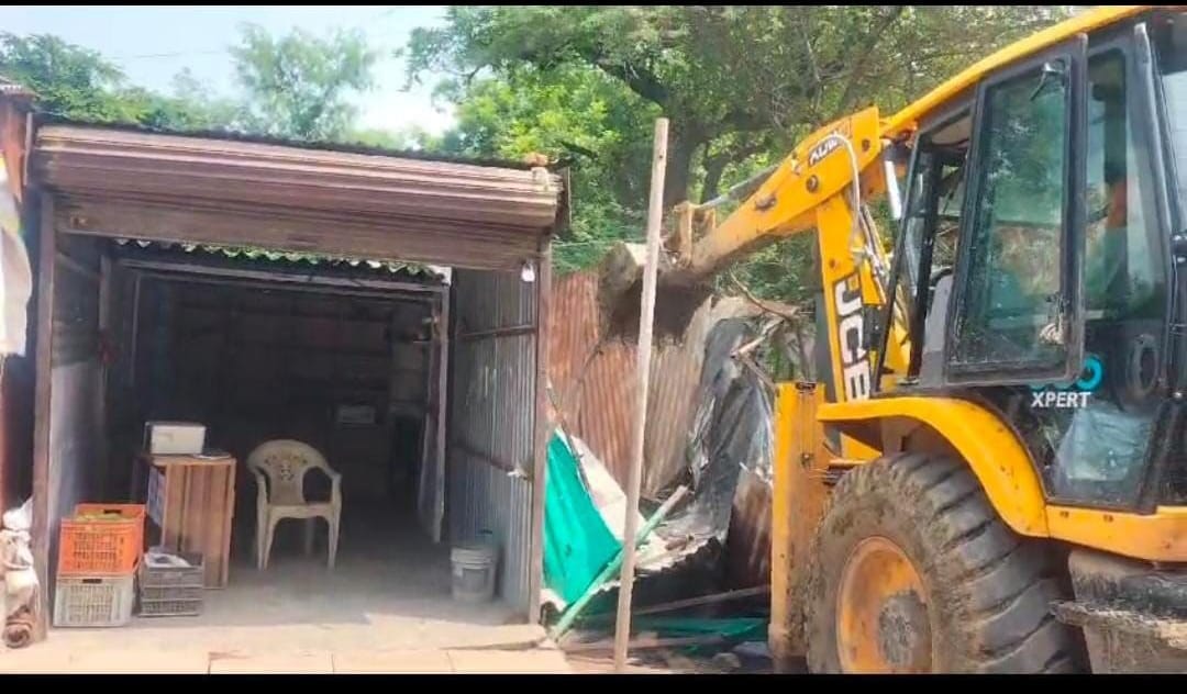the administration removed the chicken-egg shop from the temple road After protest by Bajrang Dal