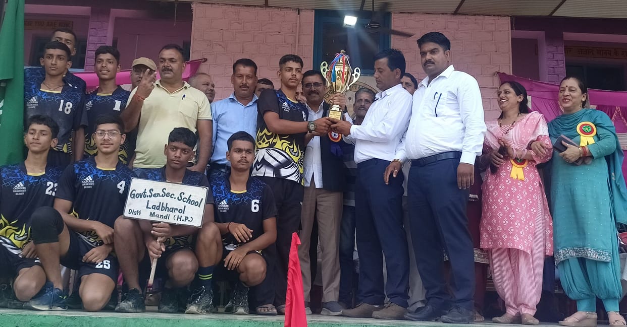 Ladbhadol school got the title of best performance